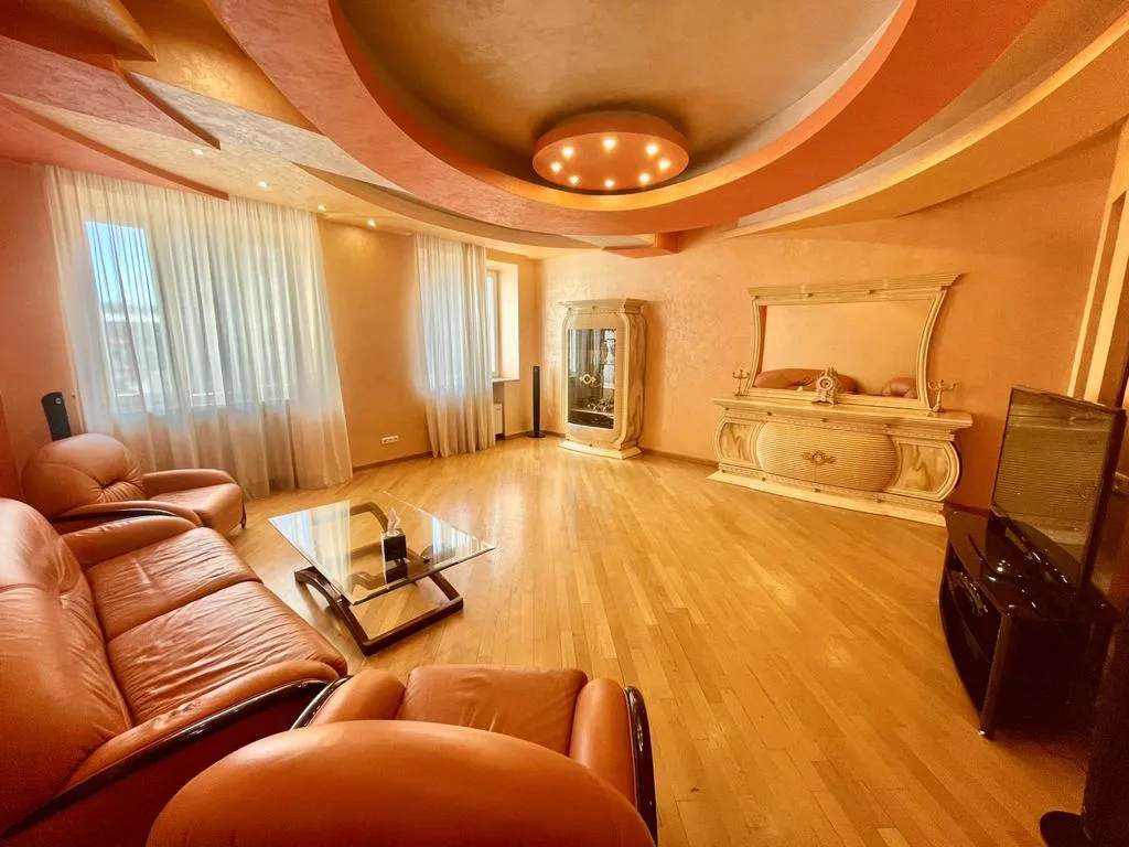 Трехкомнатная шикарная квартира в центре