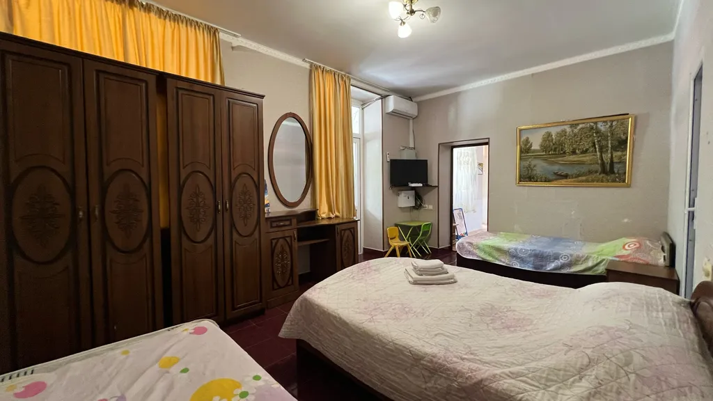 Квартира Четырёхместный номер с видом на горы — аренда посуточно в Гагра