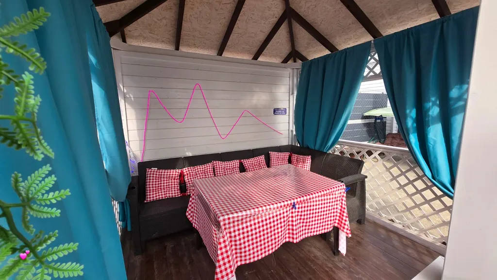 Квартира Квартира Трёхместный номер в центре города с зоной отдыха и бассейном — Темрюк