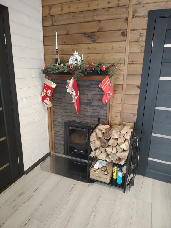 Уютный дом с баней и бассейном на берегу реки Волхов