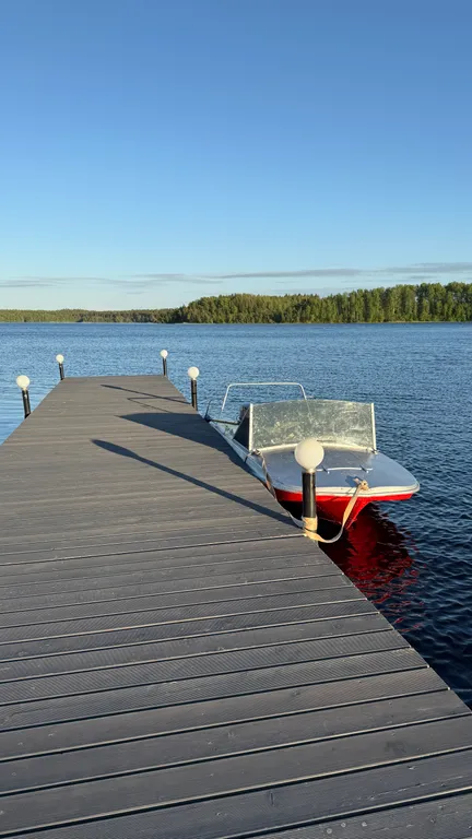 Баня на дровах на берегу озера