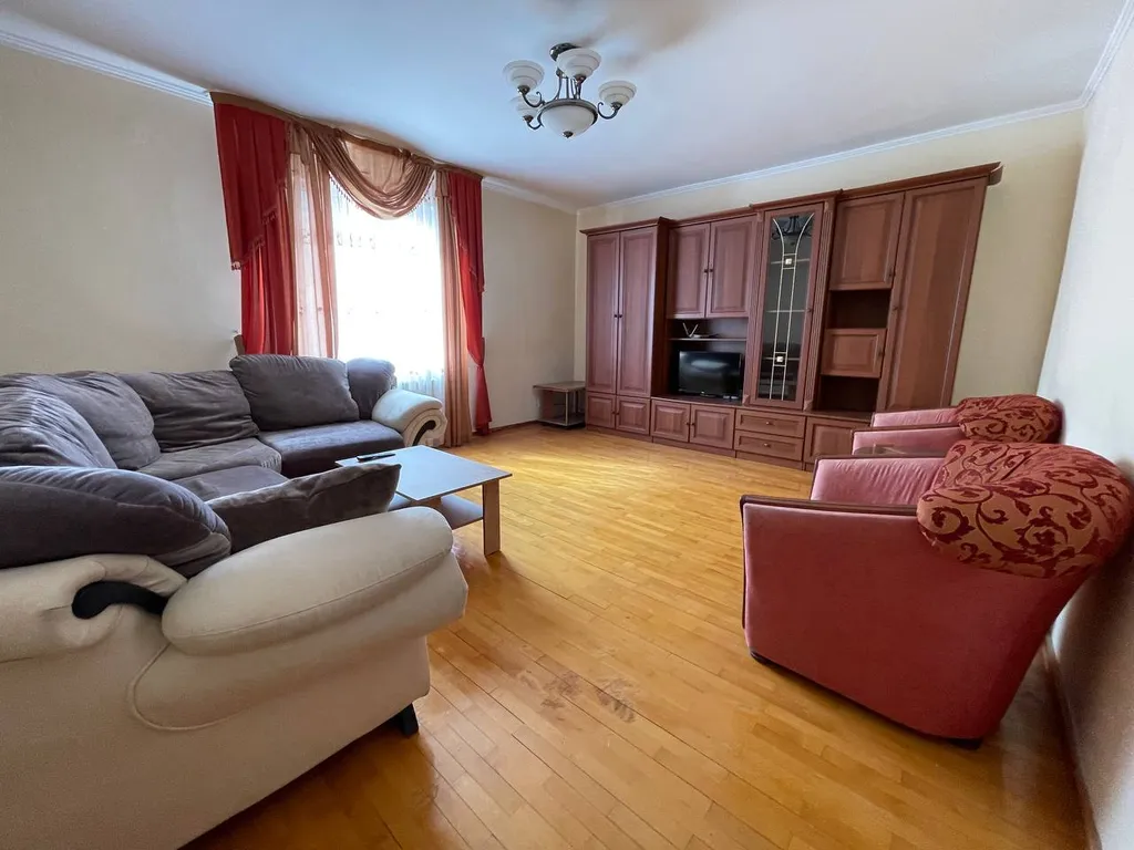 Комфортный двухэтажный дом, 9 спальных мест