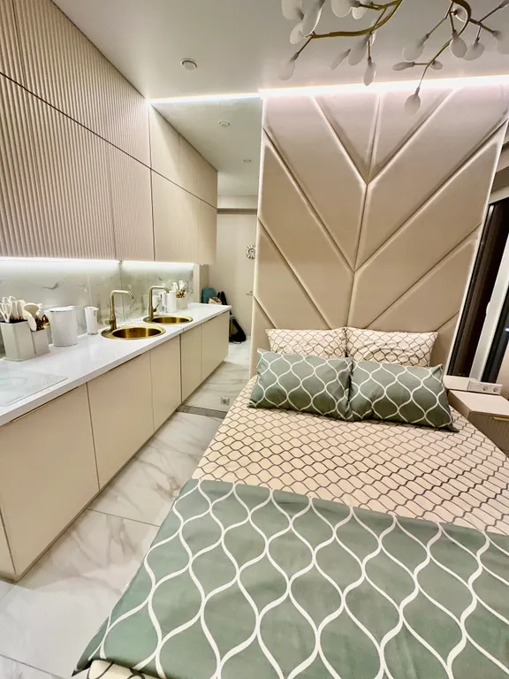 Дизайнерская квартира возле моря с балконом