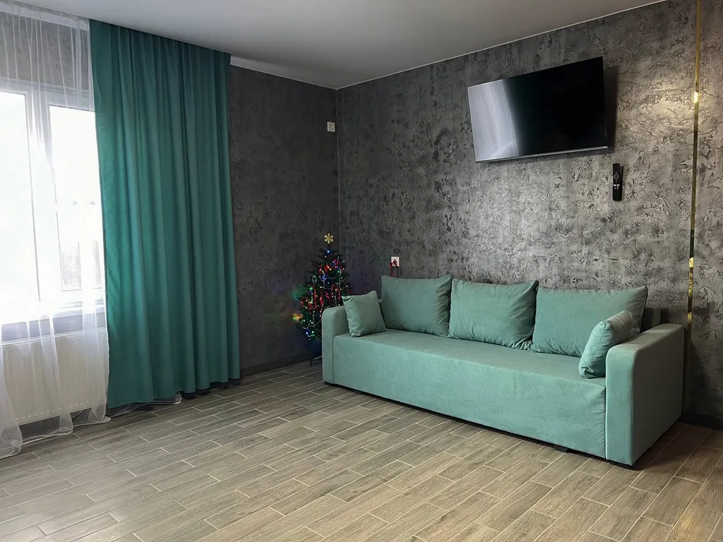 Уютный дом среди гор и леса