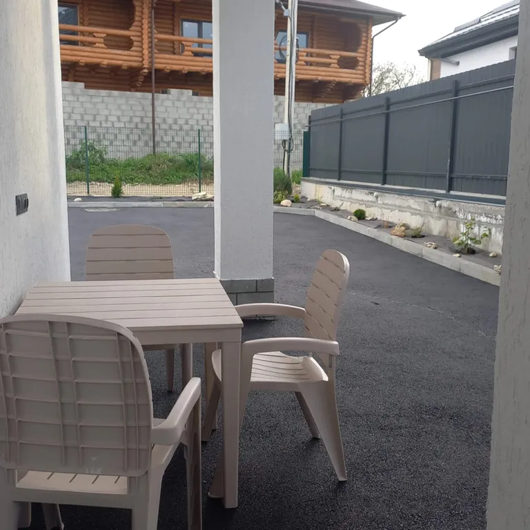 Новые семейные апартаменты, двор, мангал