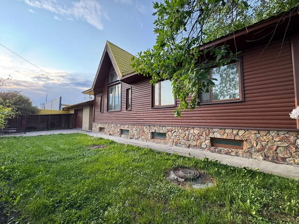 Дом с сауной и бассейном в черте города