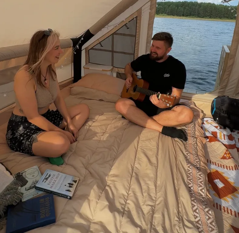 Глемпинго плот на Селигере у монастыря