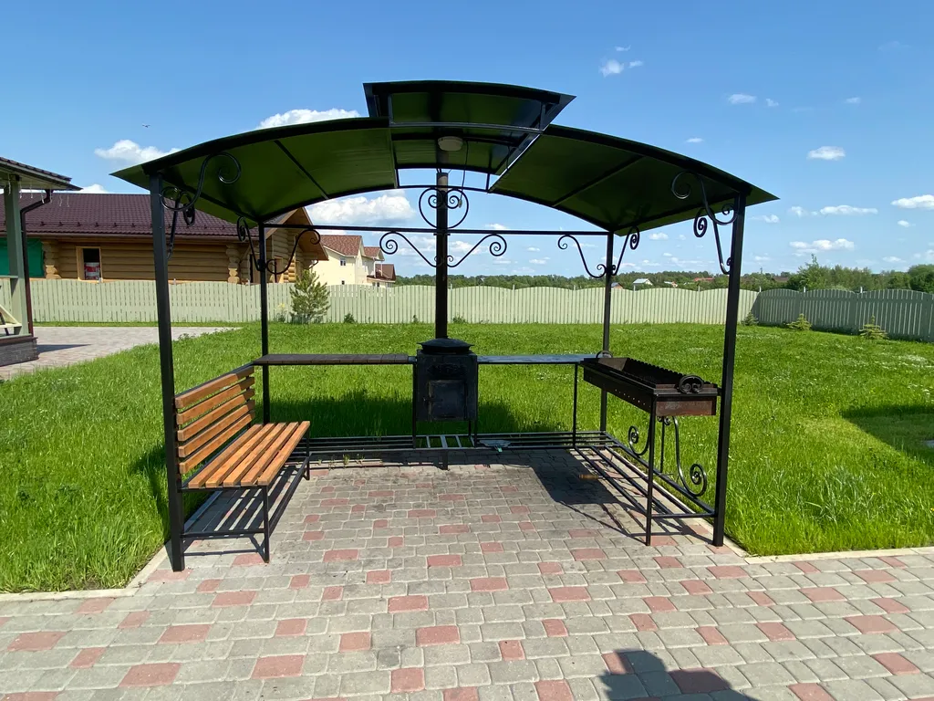 Уютный дом с большой верандой