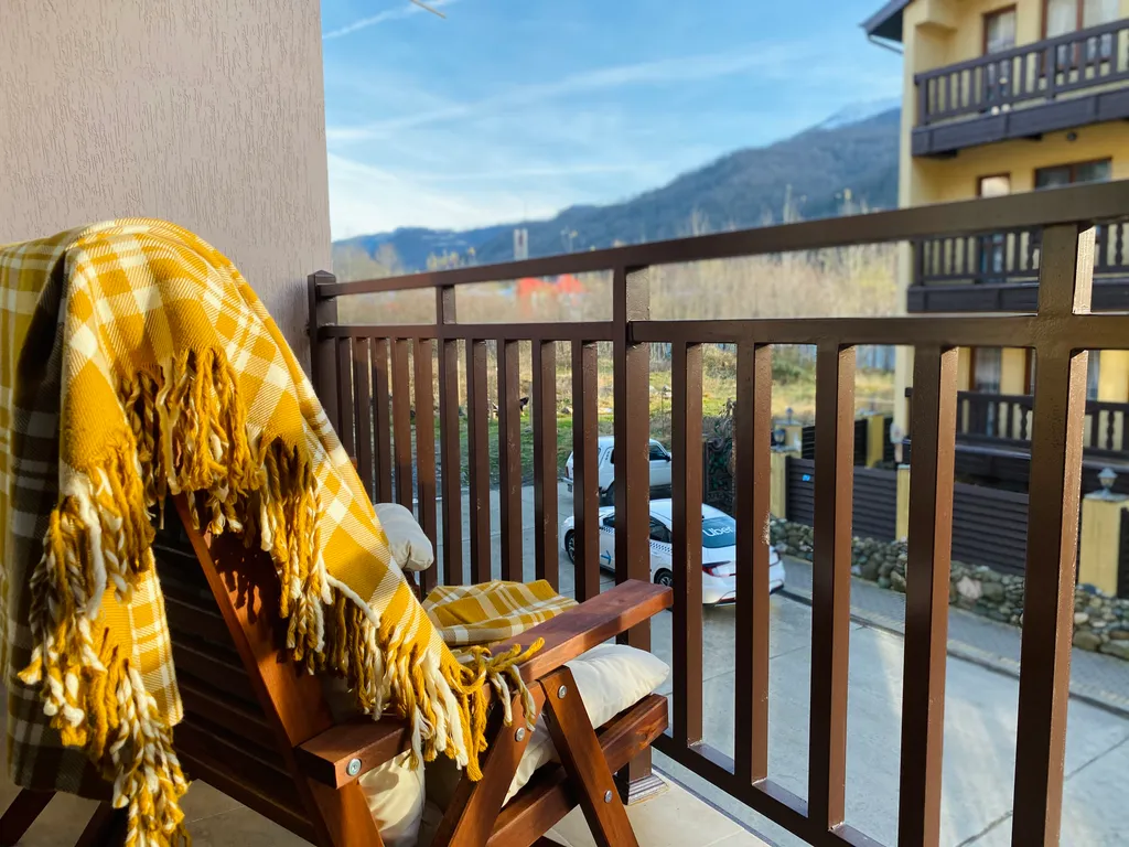 Современная светлая студия в горах