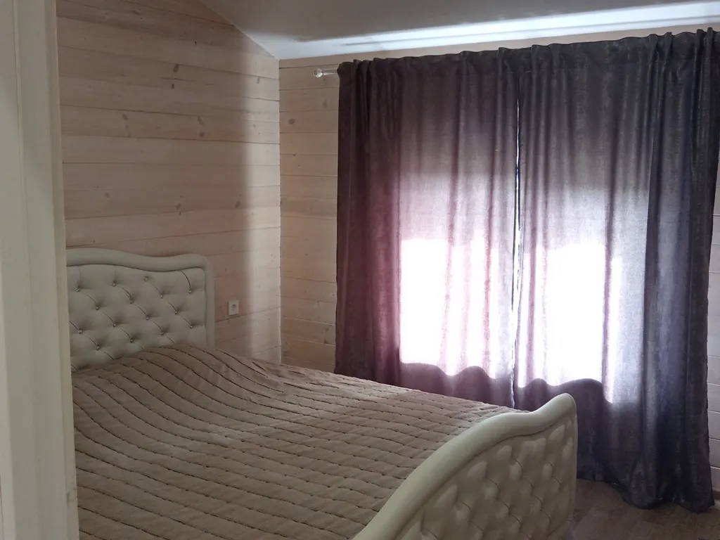 Частный дом в тихом месте в черте города