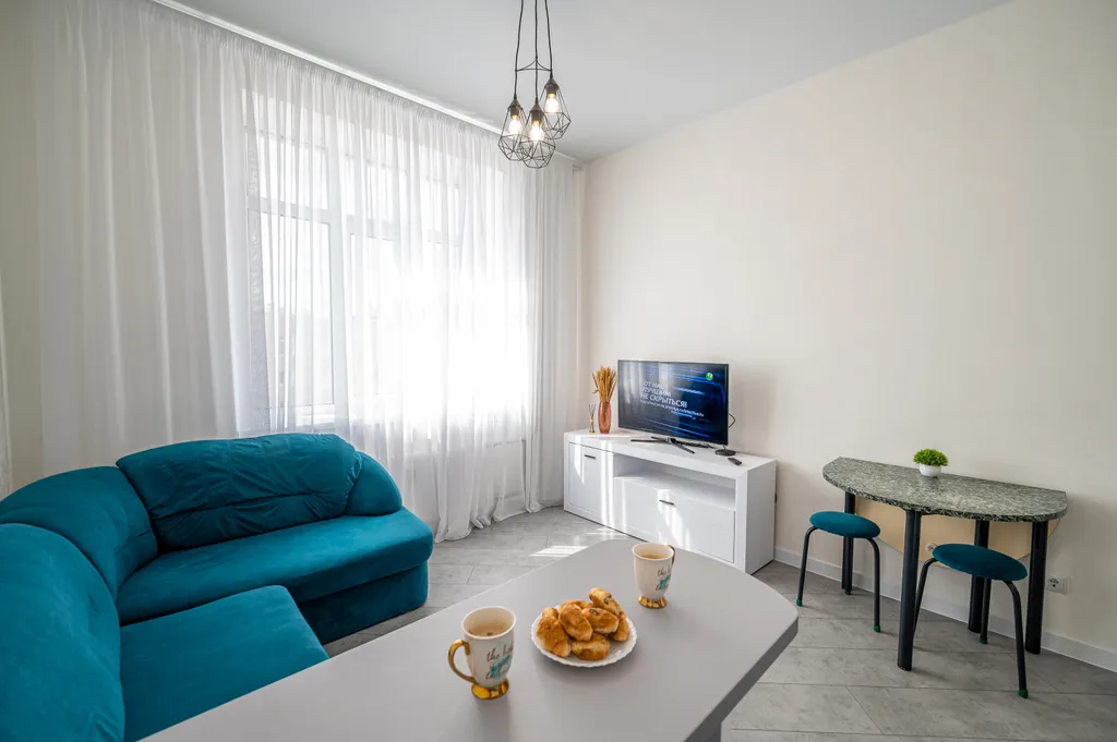 Beликолeпнaя и cвeтлая студия с балконoм