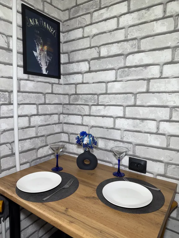 Серый лофт на силуэте