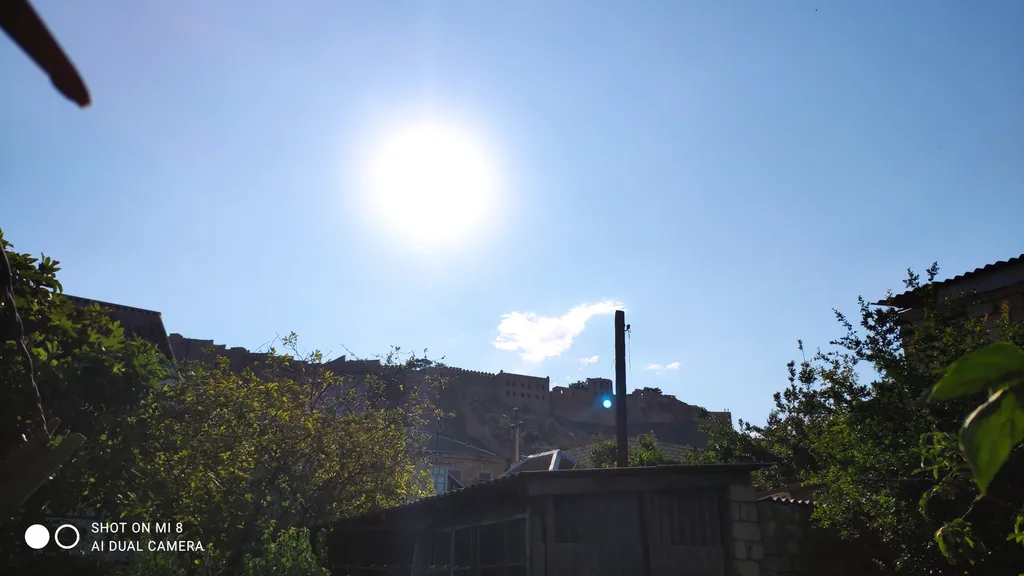 Уютная комната у подножия крепости Нарын Кала