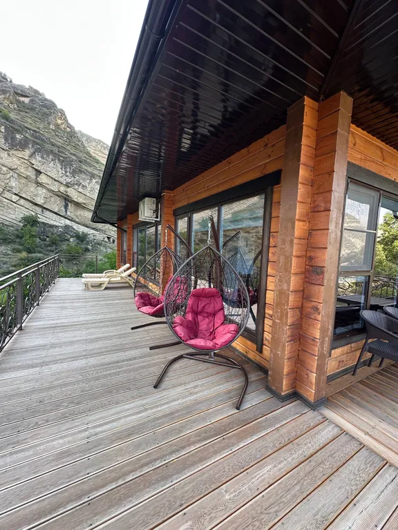 Роскошный эко дом Аквамарин с террасой у водопада и леса