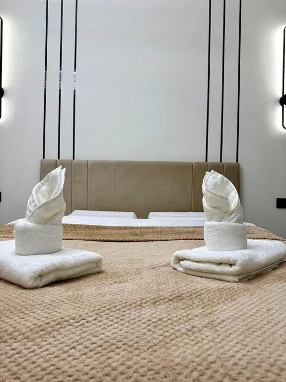 Эстетичная евродвушка рядом с Мегой