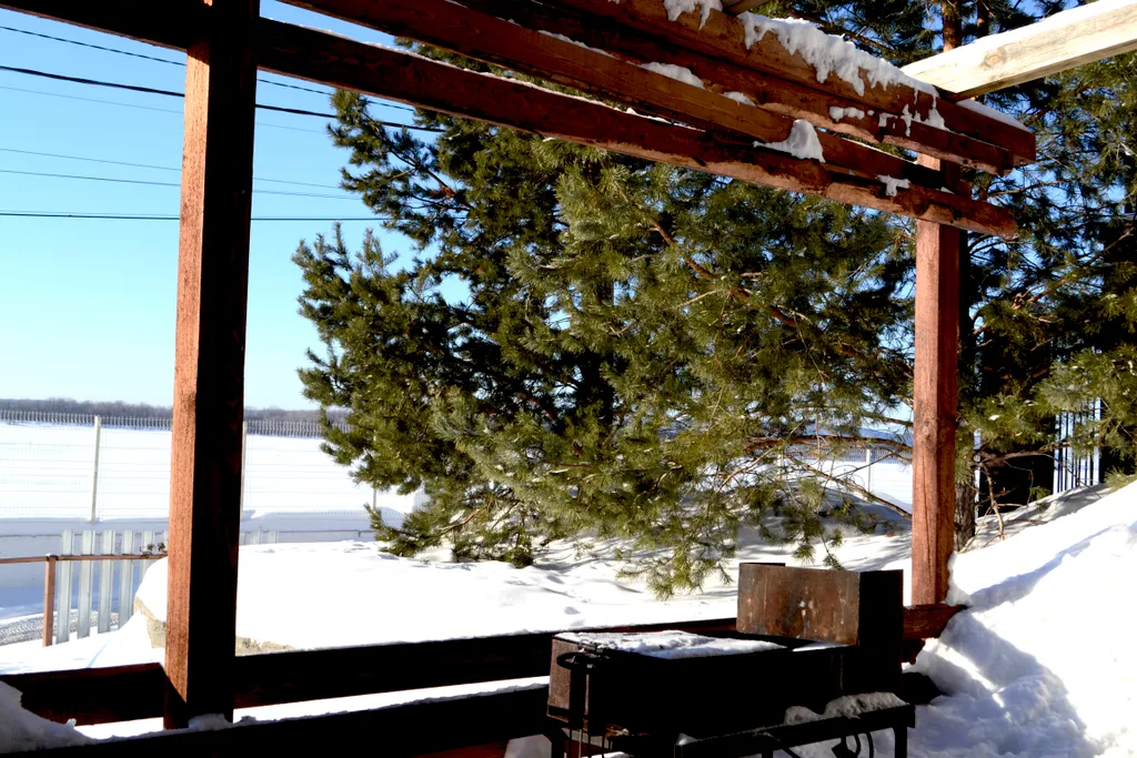 Частный дом на берегу реки Волги