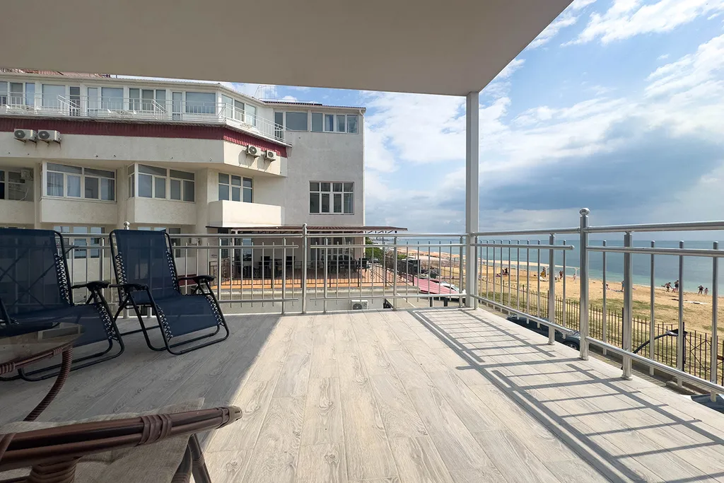 Апартаменты у моря с большой террасой и видом на рассвет