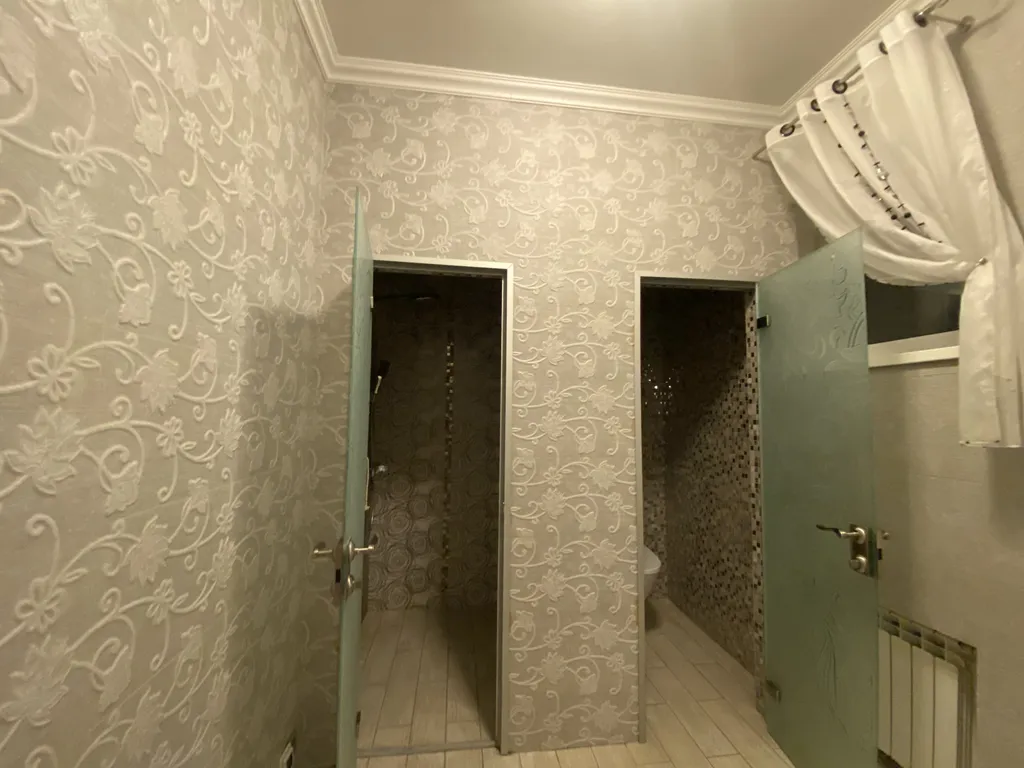 Дом с бассейном в лесу