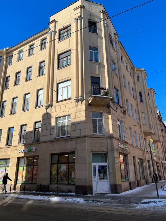 Интересная квартира в центре Петроградки