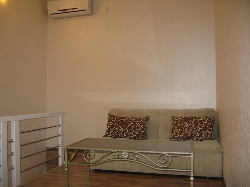 Коттедж Двухэтажный домик около набережной Ялты и Приморского пляжа — Ялта