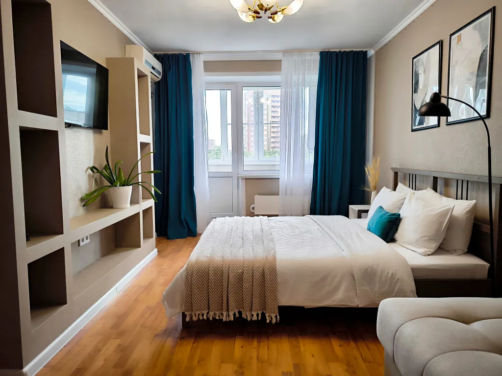 Солнечная двухкомнатная квартира с видом на город — аренда посуточно в Тольятти