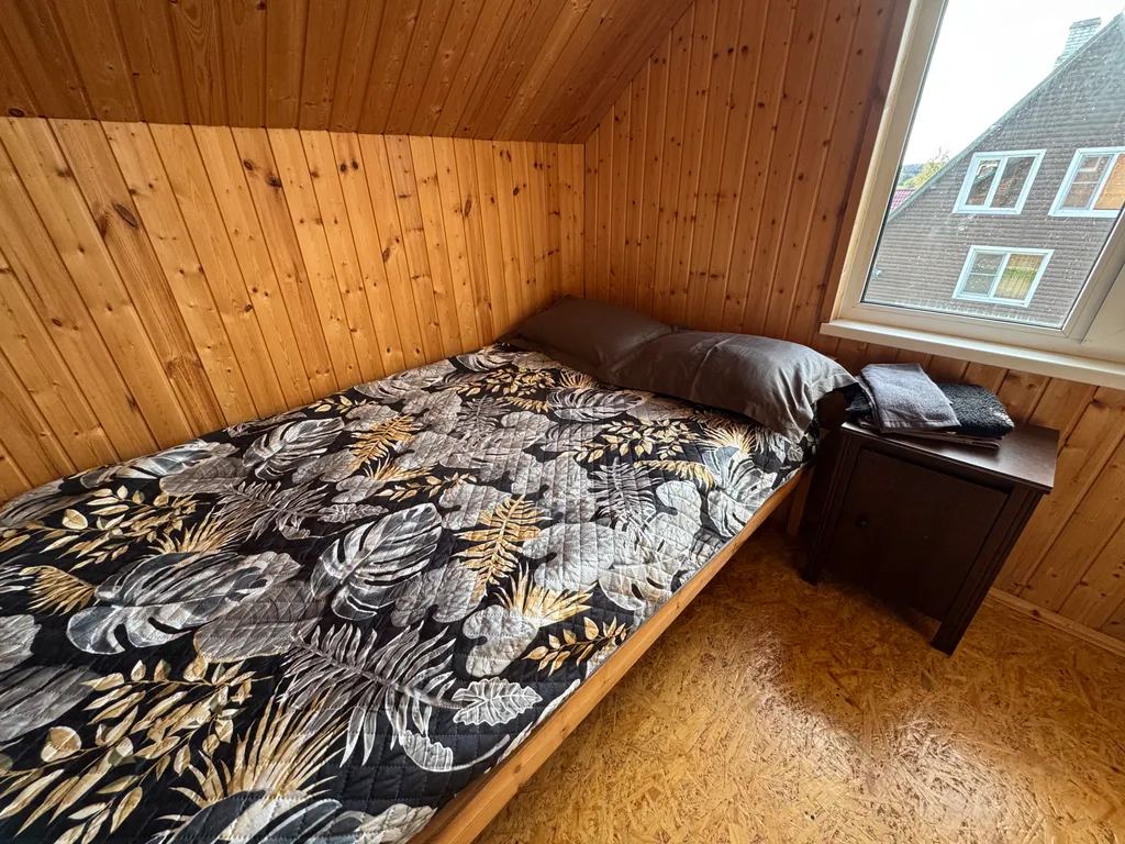 Домик прямо на берегу реки в Карелии