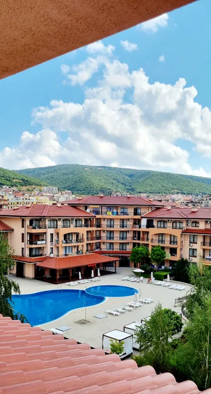 Апартаменты с 2 спальнями и огромным балконом с видом на море