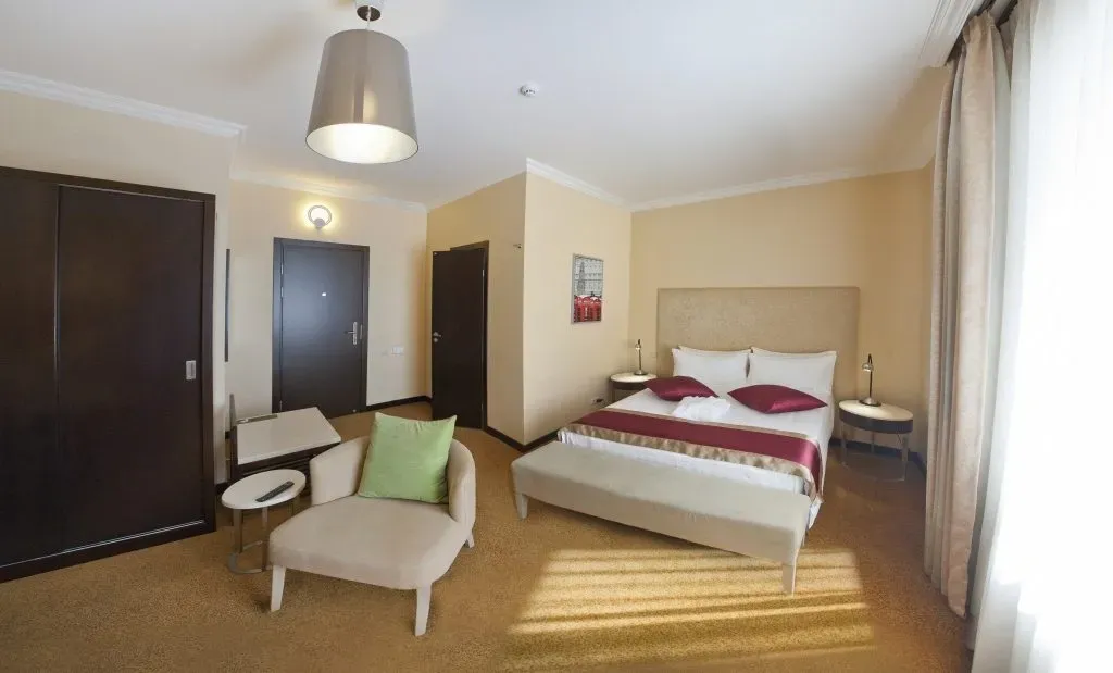 Квартира Улучшенный номер с 1 двуспальной кроватью — аренда посуточно в Челябинск