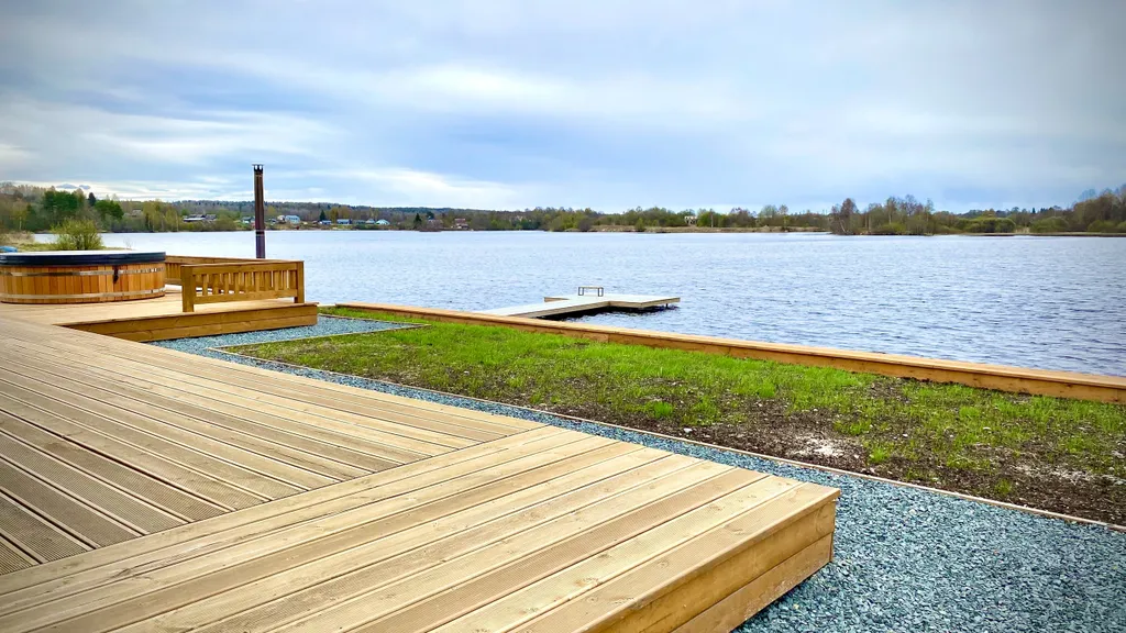 Дом на берегу озера