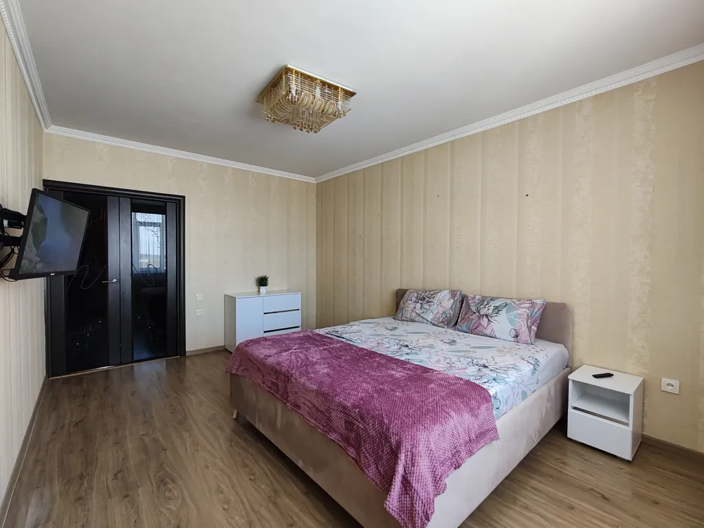 Евротрешка возле ТЦ Кит