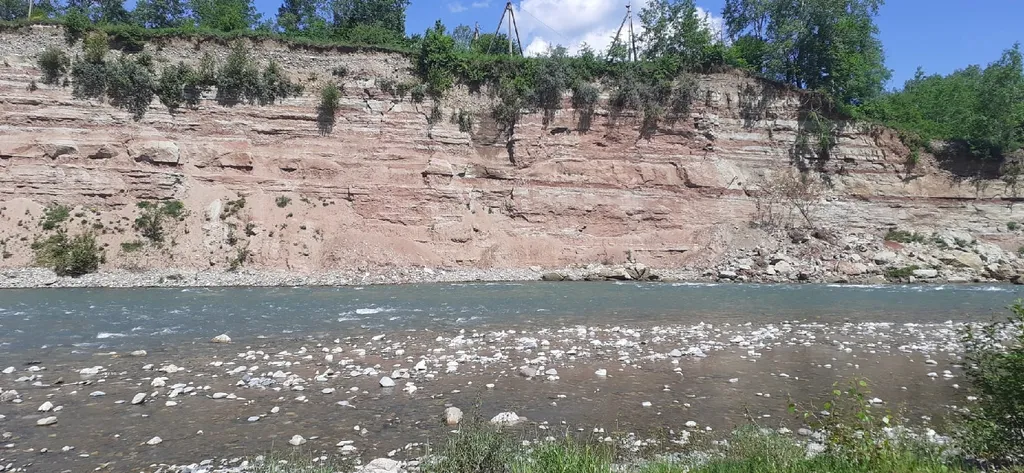 Романтик у реки