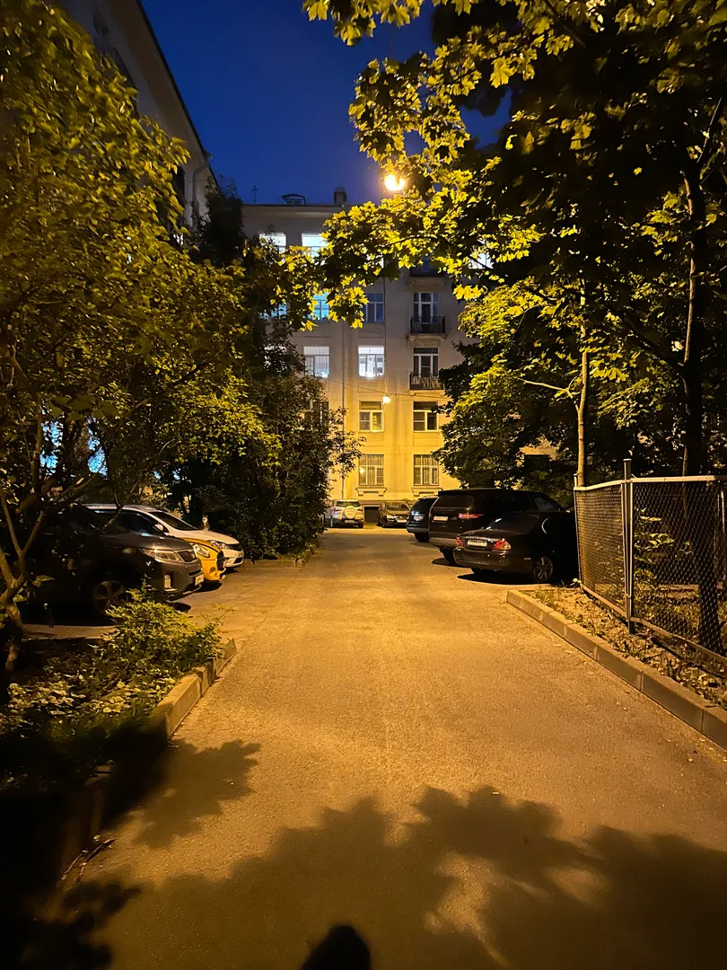Подъезд со двора