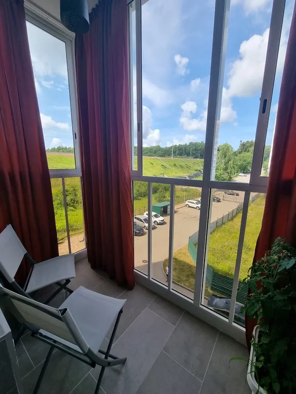 Уютный уголок около лесного озера