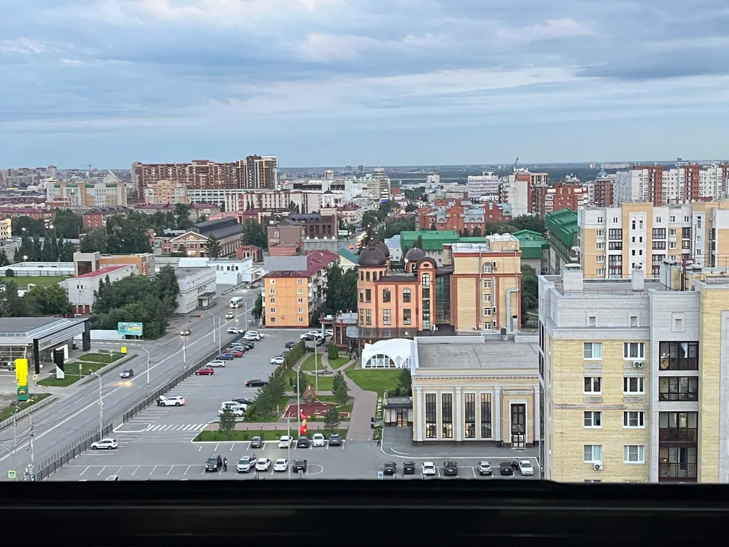 У ресторана! 14-й этаж и с видом на город.