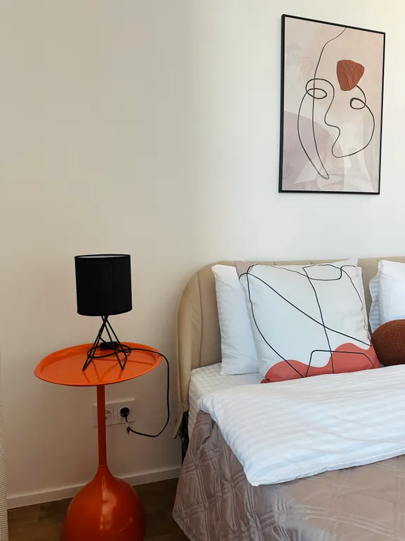 Светлая студия с панорамой центра