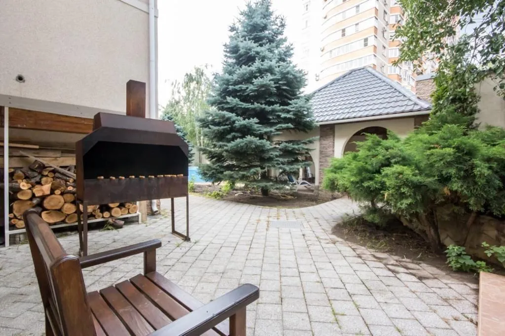 Усадьба Марисабель, дом с бассейном и сауной, возле парка