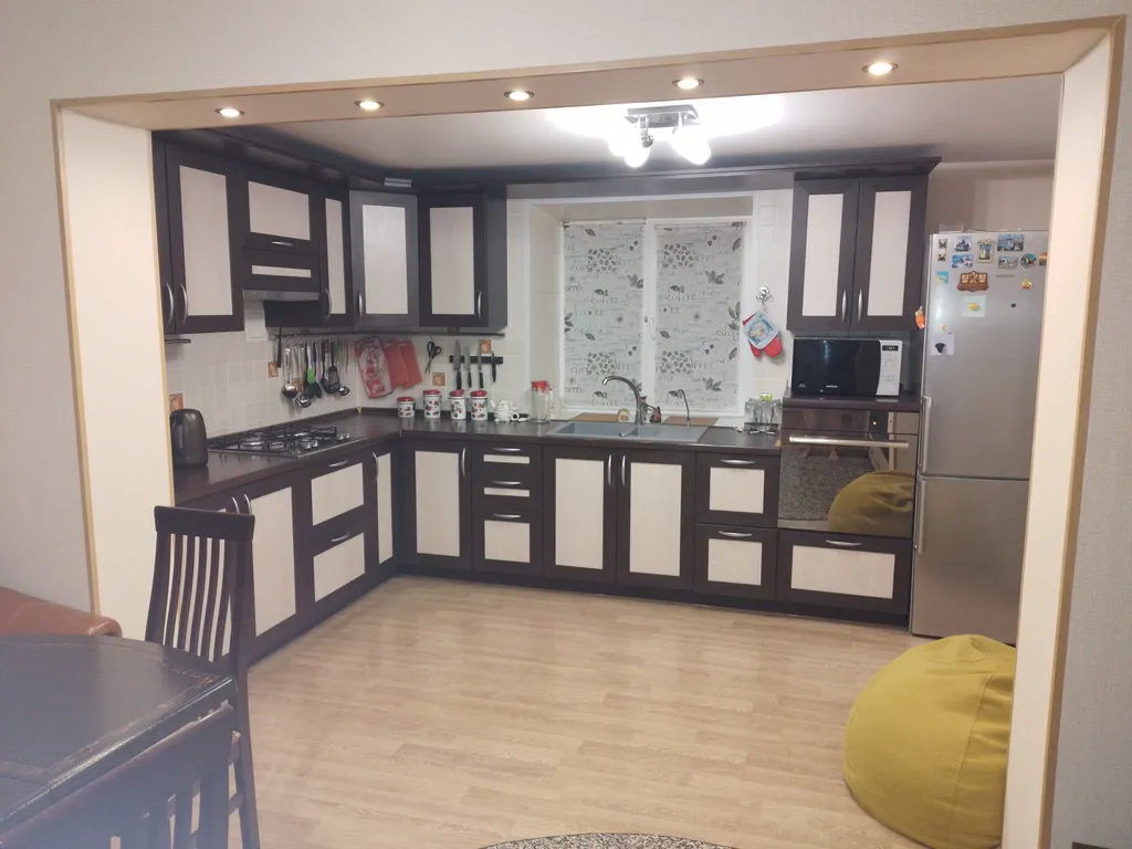 Дом у реки в центре города