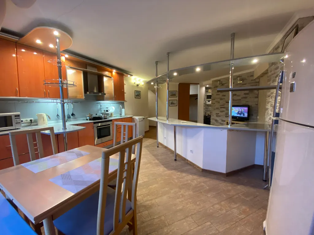 Двухкомнатная квартира рядом с АРТ квадратом