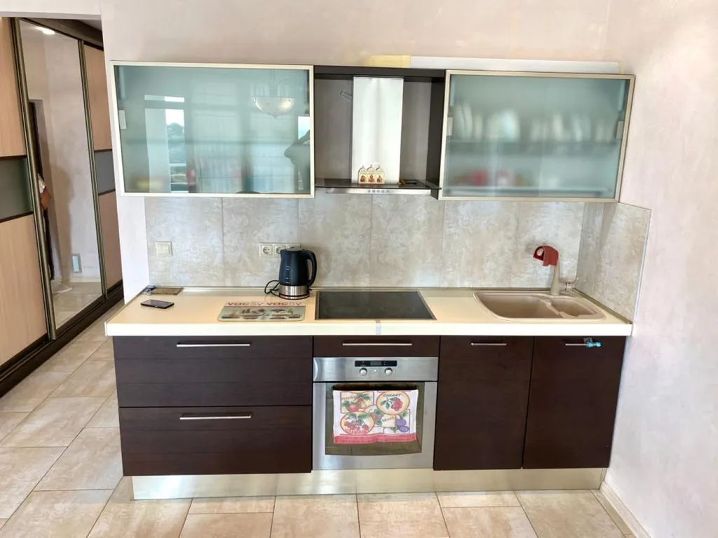 Квартира-студия с видом на море, парк Чаир и гору Ай-Петри