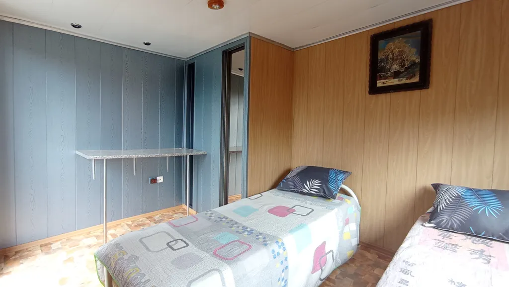 Домик на набережной