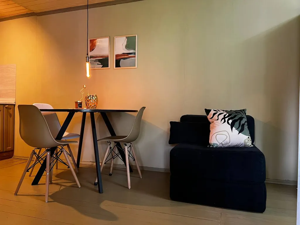 Коттедж Уютный летний домик с мансардой и террасой — Приморск