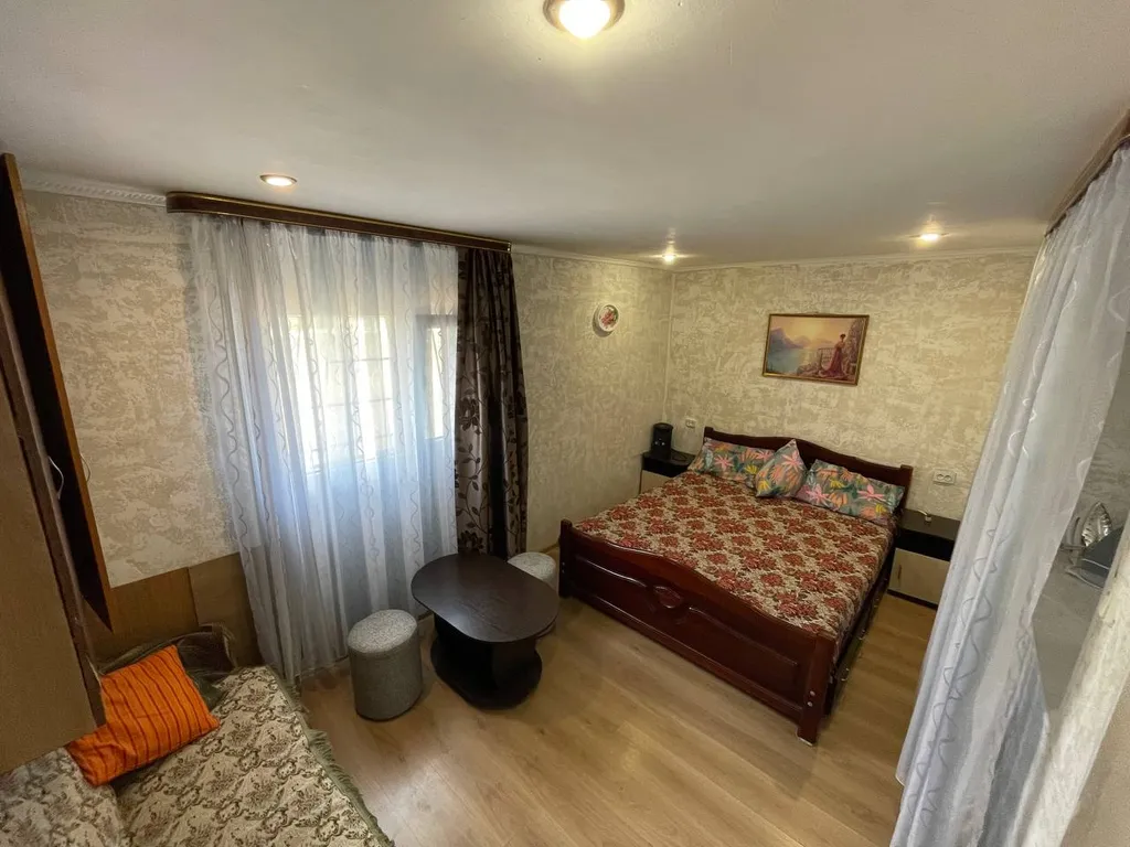 Коттедж Уютный домик у моря — аренда посуточно в Саки