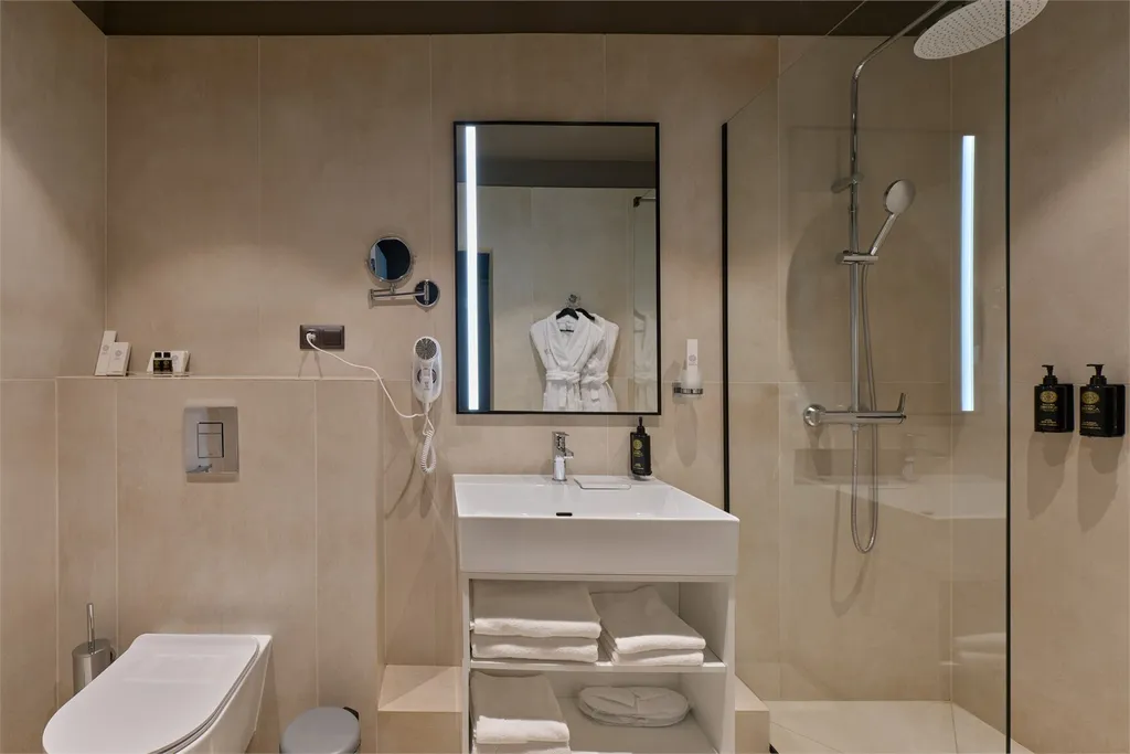 Джуниор Сюит