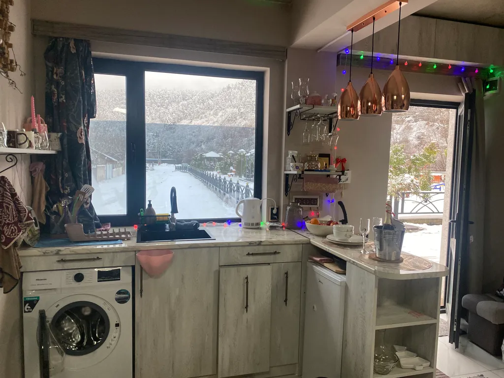 Студия у парка на 1 этаже с отдельным входом со стороны улицы