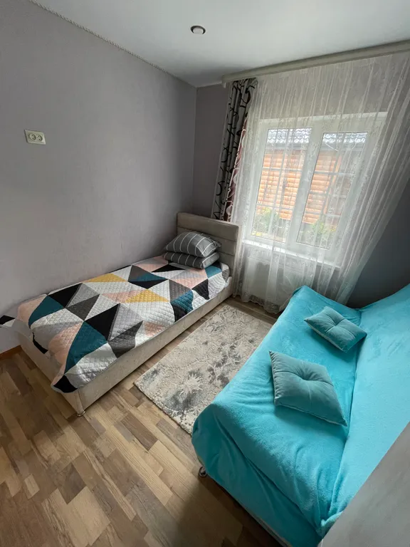 Домик у пруда