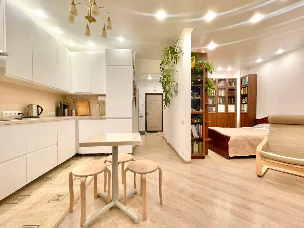 Квартира Большая студия на проспекте — аренда посуточно в Кудрово