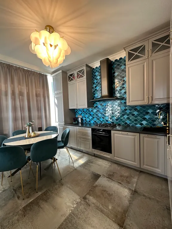 Дизайнерская большая квартира на берегу моря