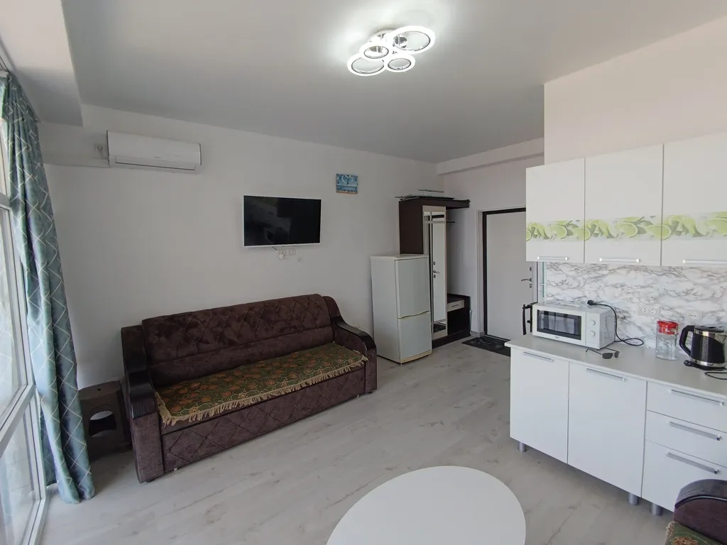 1-комнатная квартира студии с видом на море