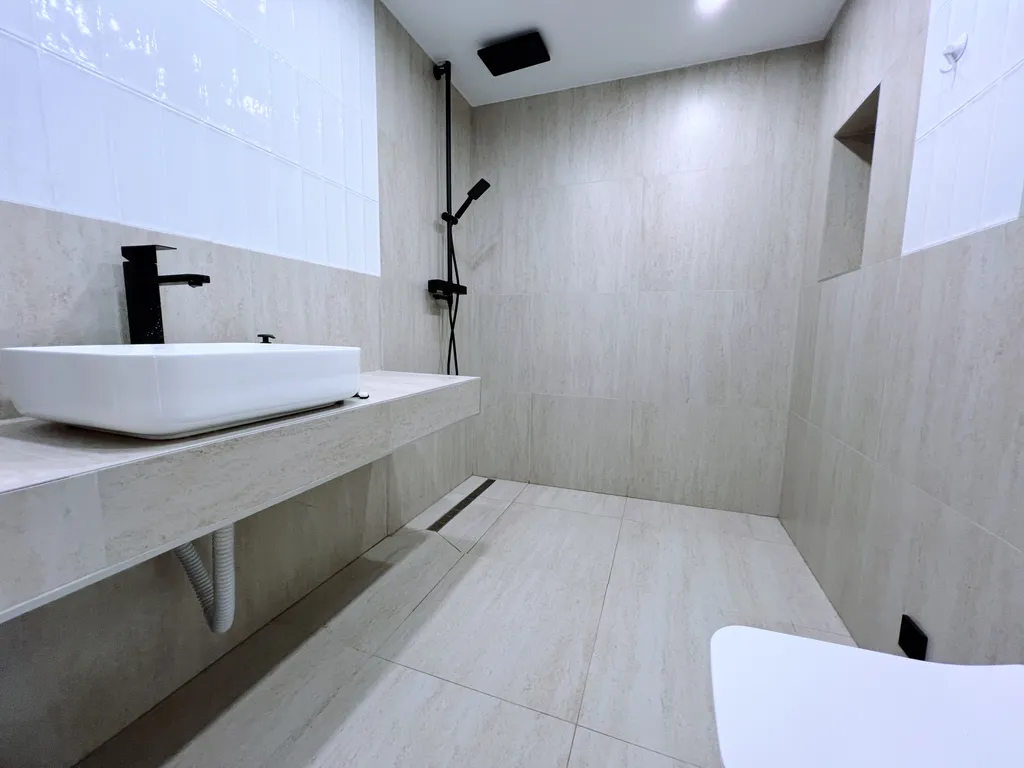 Уютный и стильный коттедж на берегу озера