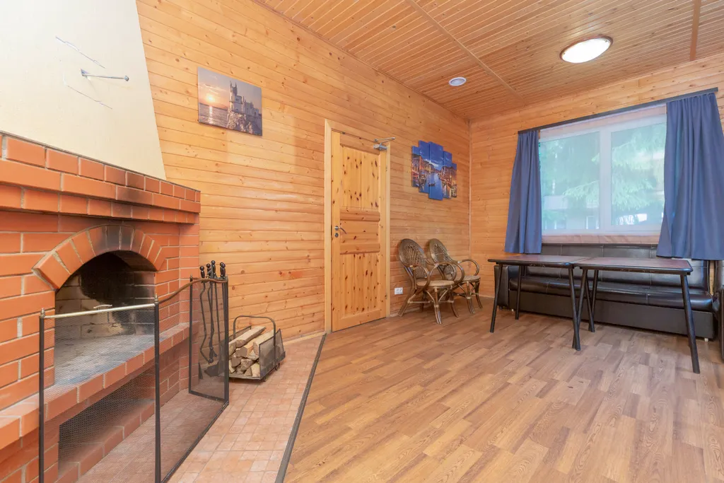 Домик с видом на лес